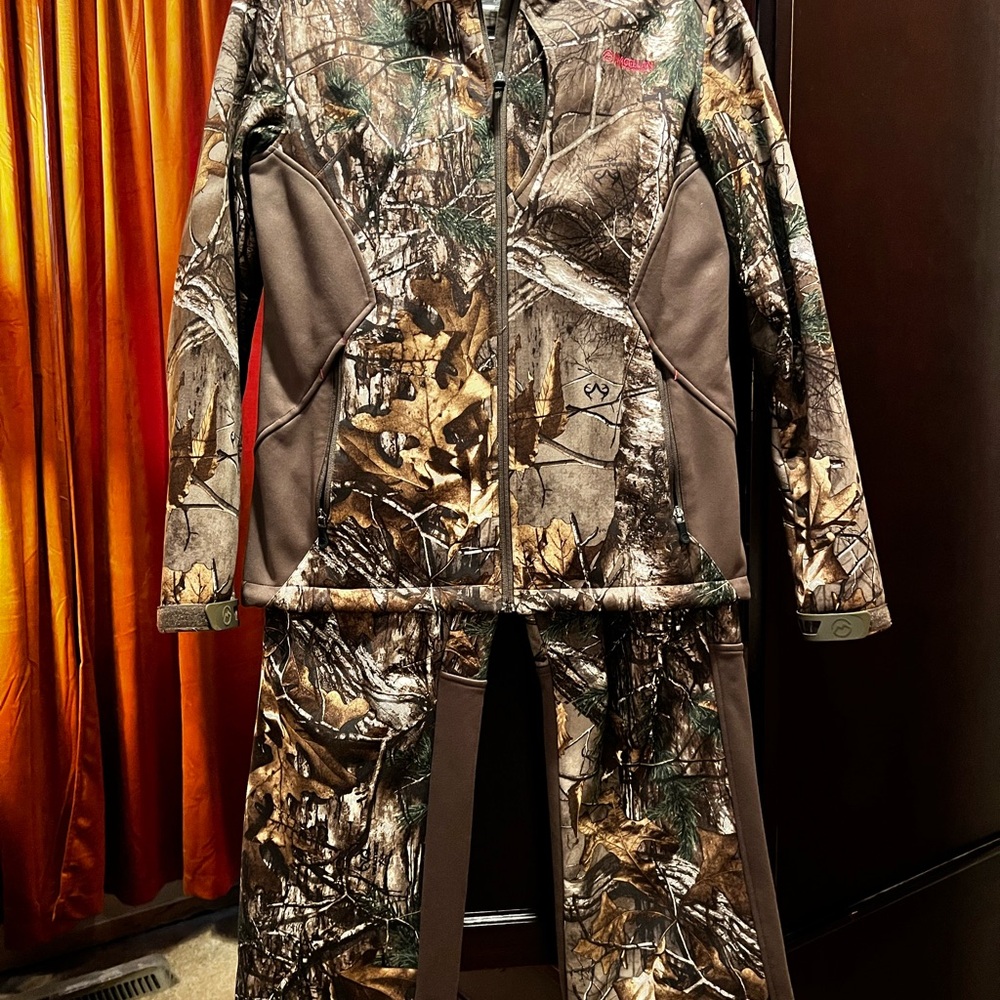 Women’s Magellan Outdoors Brown Camouflage Jacket and Pants